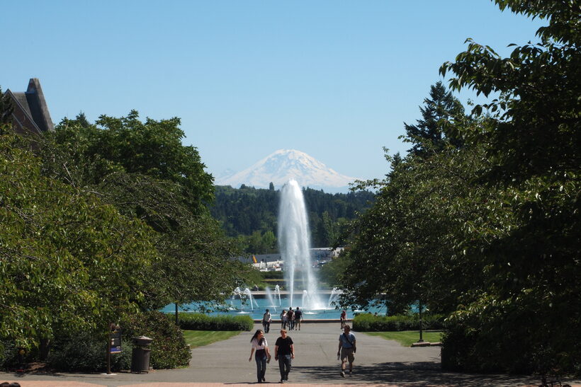 Drumheller Fountain and Rainier Vista at the University of Washington, with Mount Rainier beyond